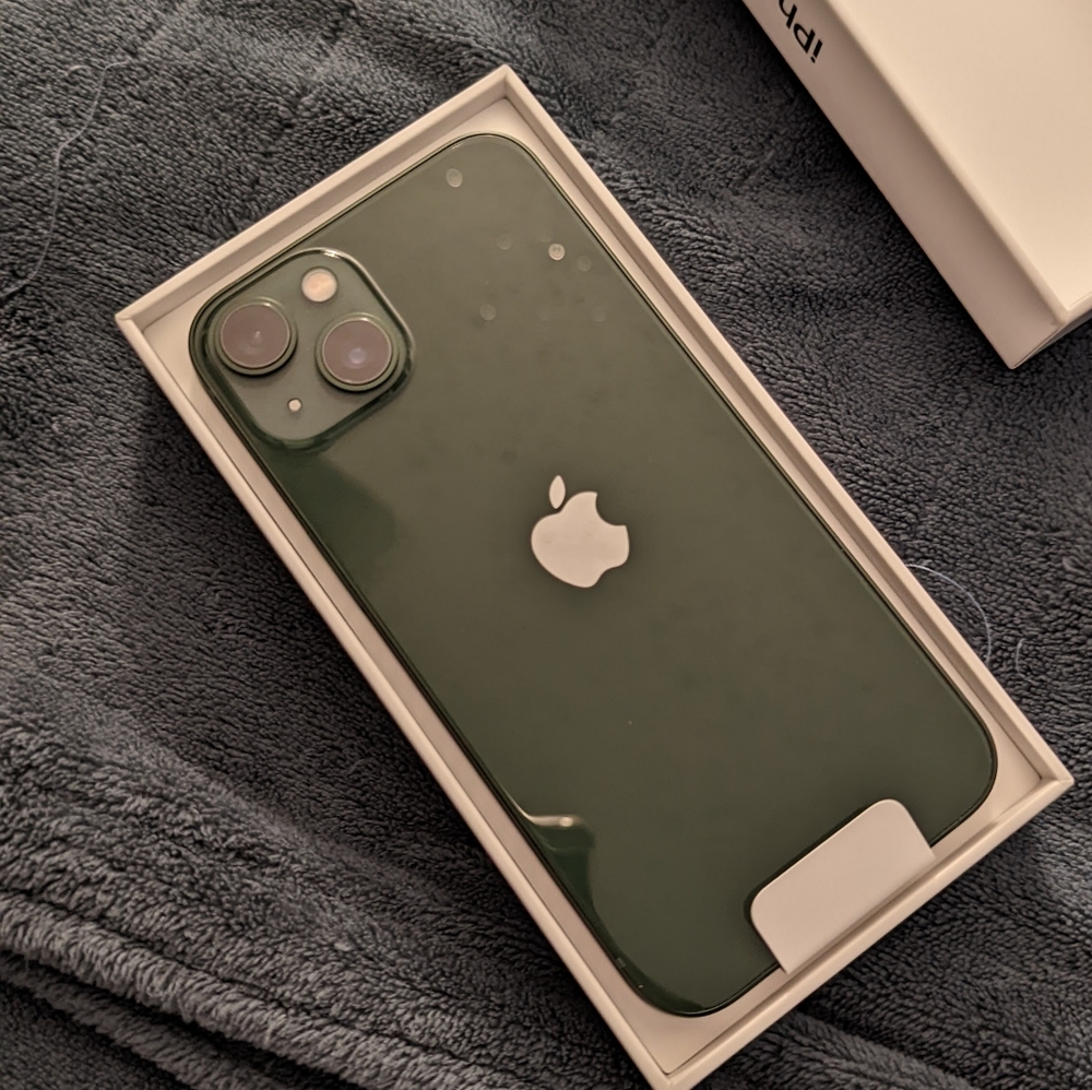 iPhone 13 - Picture 5 of 5